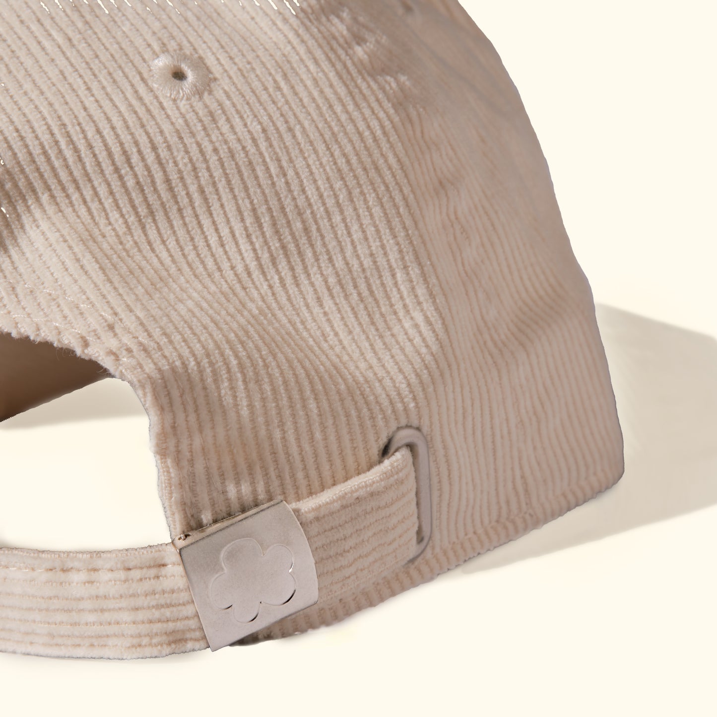 EGGSHELL TUFT HAT